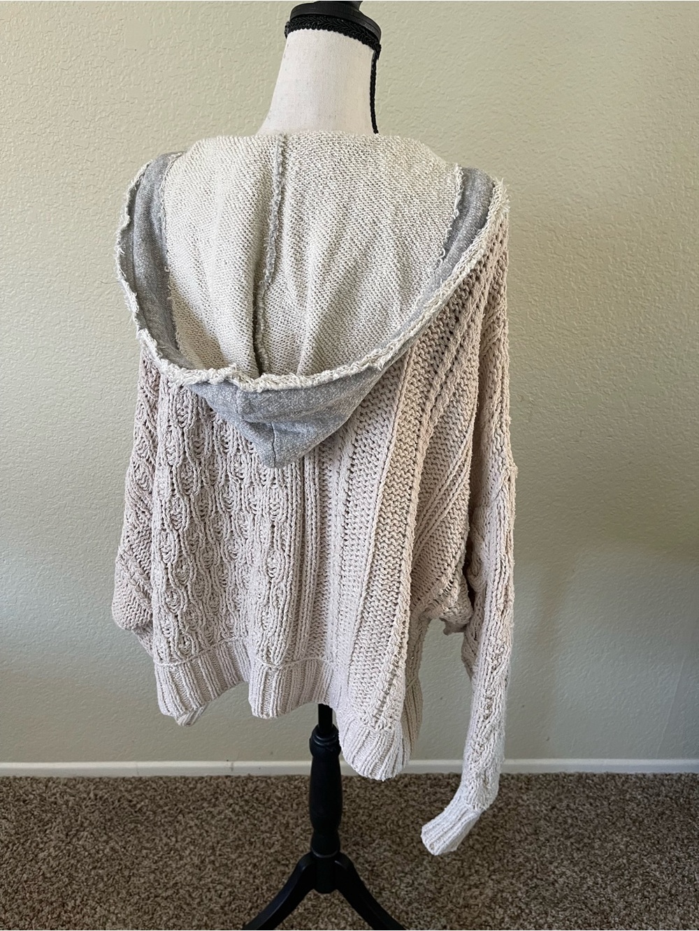 Free People Elan Tierra‎ Cable Knit Hoodie Sweater Cream Gray Size XS Oversized - Picture 2 of 16